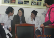 姜英愛主任在接受國家衛(wèi)計委檢查中與專家交流